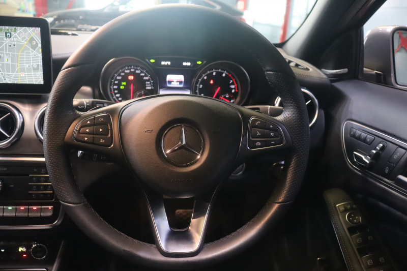 メルセデスベンツ GLA GLA220 4MATIC ﾗｸﾞｼﾞｭｱﾘｰPKG ﾚｰﾀﾞｰSP　後期最終ﾓﾃﾞﾙ ACC BSM 黒革 ﾋｰﾀｰ ﾊﾟﾉﾗﾏSR 純正ﾅﾋﾞ TV Bｶﾒﾗ Blouetoothｵｰﾃﾞｨｵ LEDﾍｯﾄﾞﾗｲﾄ 自動Rｹﾞｰﾄ 純正18ｲﾝﾁAW　2年保証