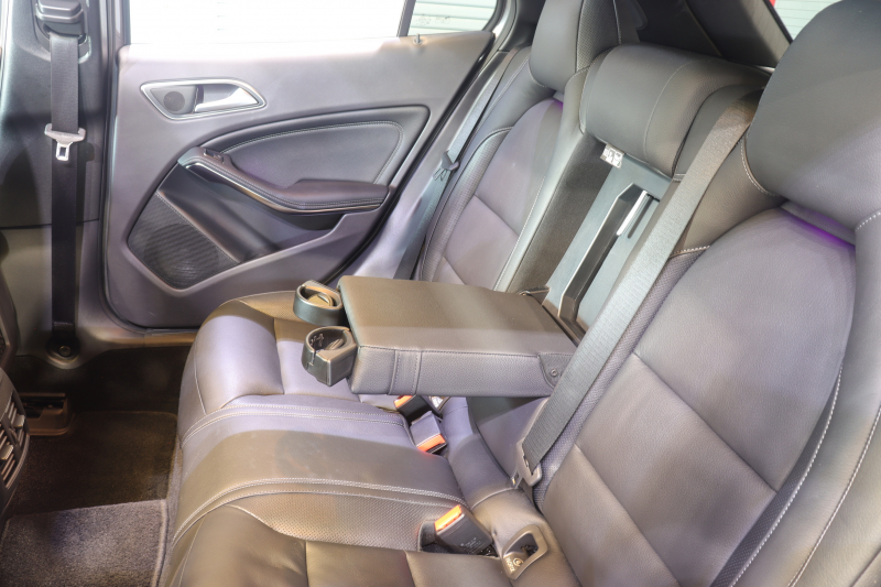 メルセデスベンツ GLA GLA220 4MATIC ﾗｸﾞｼﾞｭｱﾘｰPKG ﾚｰﾀﾞｰSP　後期最終ﾓﾃﾞﾙ ACC BSM 黒革 ﾋｰﾀｰ ﾊﾟﾉﾗﾏSR 純正ﾅﾋﾞ TV Bｶﾒﾗ Blouetoothｵｰﾃﾞｨｵ LEDﾍｯﾄﾞﾗｲﾄ 自動Rｹﾞｰﾄ 純正18ｲﾝﾁAW　2年保証