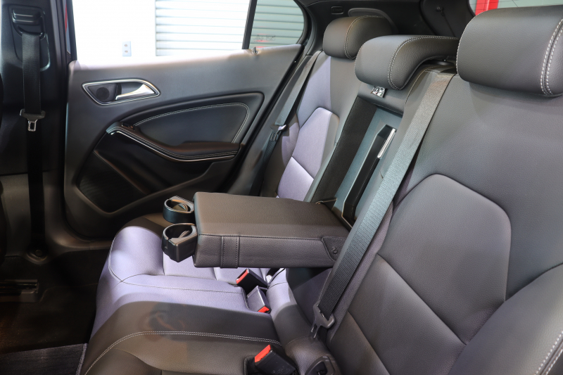 メルセデスベンツ GLA GLA220 4MATIC ﾚｻﾞｰｴｸｽｸﾙｰｼﾌﾞ&ﾌﾟﾚﾐｱﾑ&ﾚｰﾀﾞｰPKG　後期最終ﾓﾃﾞﾙ ｷｰﾚｽｺﾞｰ 黒革 ﾊﾟﾉﾗﾏSR 純正ﾅﾋﾞTV Bｶﾒﾗ harman/kardon LEDﾍｯﾄﾞﾗｲﾄ 自動Rｹﾞｰﾄ 純正18AW　2年保証付