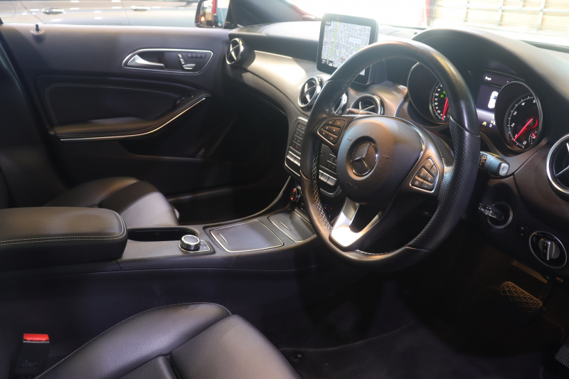 メルセデスベンツ GLA GLA220 4MATIC ﾚｻﾞｰｴｸｽｸﾙｰｼﾌﾞ&ﾌﾟﾚﾐｱﾑ&ﾚｰﾀﾞｰPKG　後期最終ﾓﾃﾞﾙ ｷｰﾚｽｺﾞｰ 黒革 ﾊﾟﾉﾗﾏSR 純正ﾅﾋﾞTV Bｶﾒﾗ harman/kardon LEDﾍｯﾄﾞﾗｲﾄ 自動Rｹﾞｰﾄ 純正18AW　2年保証付