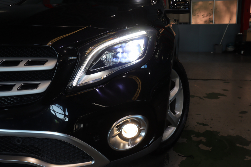 メルセデスベンツ GLA GLA220 4MATIC ﾚｻﾞｰｴｸｽｸﾙｰｼﾌﾞ&ﾌﾟﾚﾐｱﾑ&ﾚｰﾀﾞｰPKG　後期最終ﾓﾃﾞﾙ ｷｰﾚｽｺﾞｰ 黒革 ﾊﾟﾉﾗﾏSR 純正ﾅﾋﾞTV Bｶﾒﾗ harman/kardon LEDﾍｯﾄﾞﾗｲﾄ 自動Rｹﾞｰﾄ 純正18AW　2年保証付