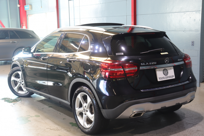 メルセデスベンツ GLA GLA220 4MATIC ﾚｻﾞｰｴｸｽｸﾙｰｼﾌﾞ&ﾌﾟﾚﾐｱﾑ&ﾚｰﾀﾞｰPKG　後期最終ﾓﾃﾞﾙ ｷｰﾚｽｺﾞｰ 黒革 ﾊﾟﾉﾗﾏSR 純正ﾅﾋﾞTV Bｶﾒﾗ harman/kardon LEDﾍｯﾄﾞﾗｲﾄ 自動Rｹﾞｰﾄ 純正18AW　2年保証付