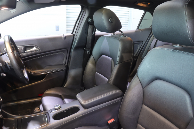 メルセデスベンツ GLA GLA220 4MATIC ﾚｻﾞｰｴｸｽｸﾙｰｼﾌﾞ&ﾌﾟﾚﾐｱﾑ&ﾚｰﾀﾞｰPKG　後期最終ﾓﾃﾞﾙ ｷｰﾚｽｺﾞｰ 黒革 ﾊﾟﾉﾗﾏSR 純正ﾅﾋﾞTV Bｶﾒﾗ harman/kardon LEDﾍｯﾄﾞﾗｲﾄ 自動Rｹﾞｰﾄ 純正18AW　2年保証付