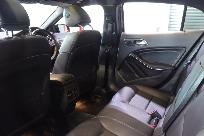 メルセデスベンツ GLA GLA220 4MATIC ﾚｻﾞｰｴｸｽｸﾙｰｼﾌﾞ&ﾌﾟﾚﾐｱﾑ&ﾚｰﾀﾞｰPKG　後期最終ﾓﾃﾞﾙ ｷｰﾚｽｺﾞｰ 黒革 ﾊﾟﾉﾗﾏSR 純正ﾅﾋﾞTV Bｶﾒﾗ harman/kardon LEDﾍｯﾄﾞﾗｲﾄ 自動Rｹﾞｰﾄ 純正18AW　2年保証付