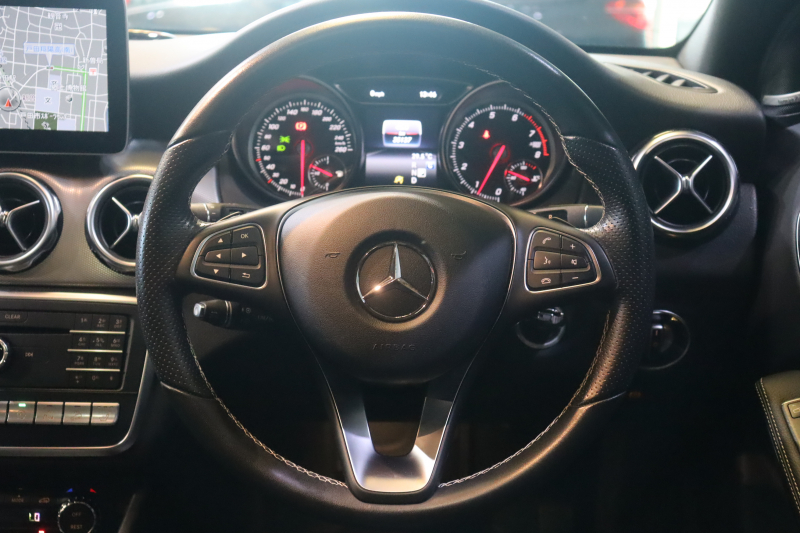 メルセデスベンツ GLA GLA220 4MATIC ﾚｻﾞｰｴｸｽｸﾙｰｼﾌﾞ&ﾌﾟﾚﾐｱﾑ&ﾚｰﾀﾞｰPKG　後期最終ﾓﾃﾞﾙ ｷｰﾚｽｺﾞｰ 黒革 ﾊﾟﾉﾗﾏSR 純正ﾅﾋﾞTV Bｶﾒﾗ harman/kardon LEDﾍｯﾄﾞﾗｲﾄ 自動Rｹﾞｰﾄ 純正18AW　2年保証付