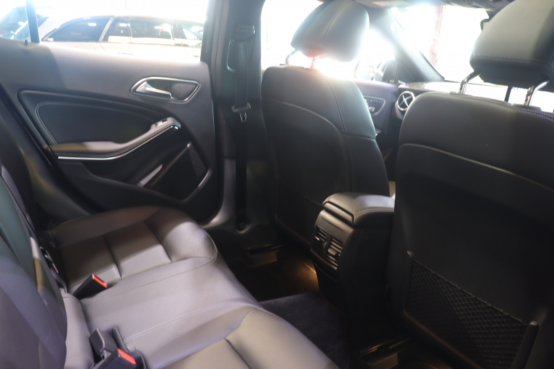 メルセデスベンツ GLA GLA220 4MATIC ﾚｻﾞｰｴｸｽｸﾙｰｼﾌﾞ&ﾌﾟﾚﾐｱﾑ&ﾚｰﾀﾞｰPKG　後期最終ﾓﾃﾞﾙ ｷｰﾚｽｺﾞｰ 黒革 ﾊﾟﾉﾗﾏSR 純正ﾅﾋﾞTV Bｶﾒﾗ harman/kardon LEDﾍｯﾄﾞﾗｲﾄ 自動Rｹﾞｰﾄ 純正18AW　2年保証付