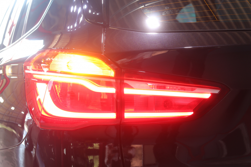 BMW X1 XDrive 20i Xﾗｲﾝ ｺﾝﾌｫｰﾄ&ﾊｲﾗｲﾝﾊﾟｯｹｰｼﾞ　ｲﾝﾃﾘｼﾞｪﾝﾄｾｰﾌﾃｨ ﾓｶﾚｻﾞｰｼｰﾄ ﾋｰﾀｰ ﾊﾟﾜｰｼｰﾄ 第6世代ﾅﾋﾞ ﾊﾞｯｸｶﾒﾗ Blouetoothｵｰﾃﾞｨｵ ｱﾀﾞﾌﾟﾃｨﾌﾞｸﾙｰｽﾞｺﾝﾄﾛｰﾙ 自動ﾘｱｹﾞｰﾄ  純正18ｲﾝﾁAW　2年保証