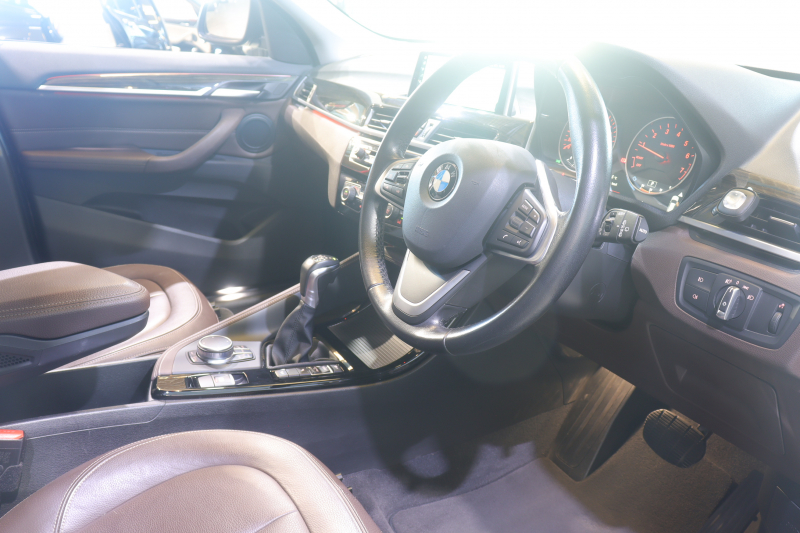 BMW X1 XDrive 20i Xﾗｲﾝ ｺﾝﾌｫｰﾄ&ﾊｲﾗｲﾝﾊﾟｯｹｰｼﾞ　ｲﾝﾃﾘｼﾞｪﾝﾄｾｰﾌﾃｨ ﾓｶﾚｻﾞｰｼｰﾄ ﾋｰﾀｰ ﾊﾟﾜｰｼｰﾄ 第6世代ﾅﾋﾞ ﾊﾞｯｸｶﾒﾗ Blouetoothｵｰﾃﾞｨｵ ｱﾀﾞﾌﾟﾃｨﾌﾞｸﾙｰｽﾞｺﾝﾄﾛｰﾙ 自動ﾘｱｹﾞｰﾄ  純正18ｲﾝﾁAW　2年保証