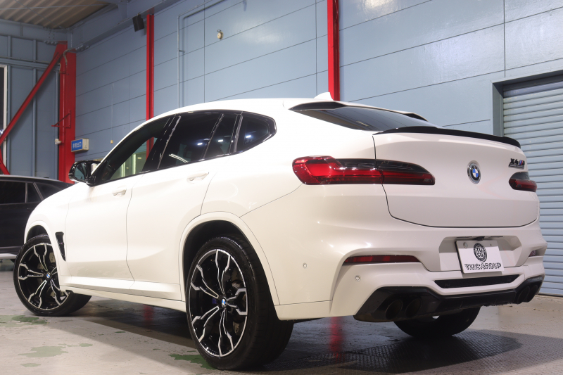 BMW Mシリーズ X4M ｺﾝﾍﾟﾃｨｼｮﾝ　ﾄﾞﾗｲﾋﾞﾝｸﾞｱｼｽﾄﾌﾟﾗｽ ﾌﾞﾗｯｸﾚｻﾞｰﾒﾘﾉ ﾍﾞﾝﾁﾚｰﾀｰ 全席ﾋｰﾀｰ 第6世代IDriveﾅﾋﾞTV 360ｶﾒﾗ Carplay ｶｰﾎﾞﾝｲﾝﾃﾘｱﾄﾘﾑ Mｴｷｿﾞｰｽﾄｼｽﾃﾑ Mｴｱﾛ&21ｲﾝﾁAW　2年保証