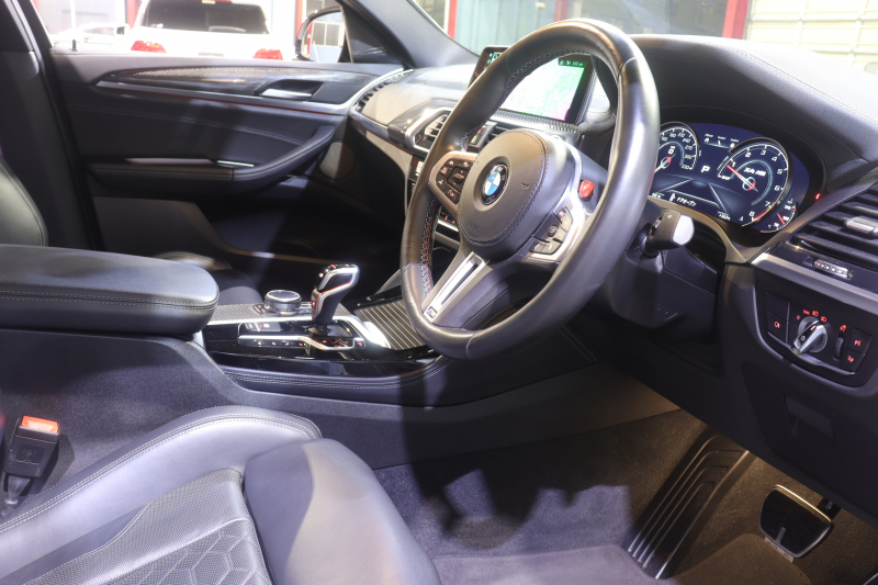 BMW Mシリーズ X4M ｺﾝﾍﾟﾃｨｼｮﾝ　ﾄﾞﾗｲﾋﾞﾝｸﾞｱｼｽﾄﾌﾟﾗｽ ﾌﾞﾗｯｸﾚｻﾞｰﾒﾘﾉ ﾍﾞﾝﾁﾚｰﾀｰ 全席ﾋｰﾀｰ 第6世代IDriveﾅﾋﾞTV 360ｶﾒﾗ Carplay ｶｰﾎﾞﾝｲﾝﾃﾘｱﾄﾘﾑ Mｴｷｿﾞｰｽﾄｼｽﾃﾑ Mｴｱﾛ&21ｲﾝﾁAW　2年保証