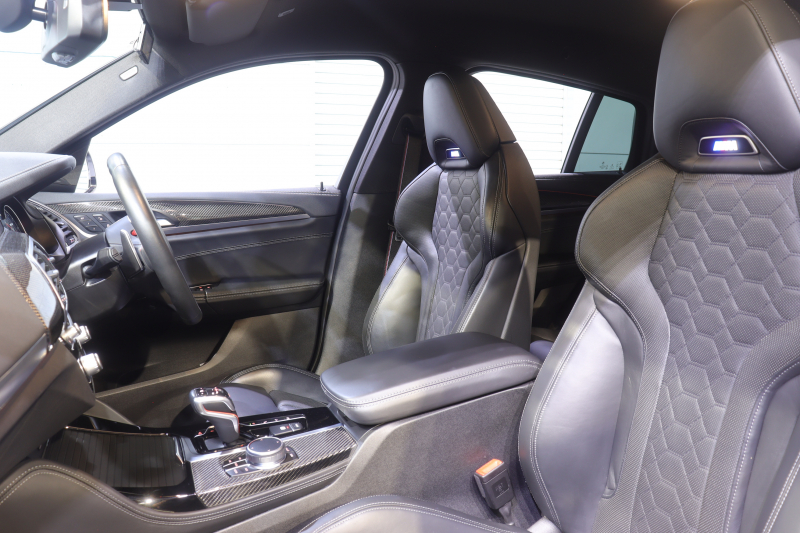 BMW Mシリーズ X4M ｺﾝﾍﾟﾃｨｼｮﾝ　ﾄﾞﾗｲﾋﾞﾝｸﾞｱｼｽﾄﾌﾟﾗｽ ﾌﾞﾗｯｸﾚｻﾞｰﾒﾘﾉ ﾍﾞﾝﾁﾚｰﾀｰ 全席ﾋｰﾀｰ 第6世代IDriveﾅﾋﾞTV 360ｶﾒﾗ Carplay ｶｰﾎﾞﾝｲﾝﾃﾘｱﾄﾘﾑ Mｴｷｿﾞｰｽﾄｼｽﾃﾑ Mｴｱﾛ&21ｲﾝﾁAW　2年保証