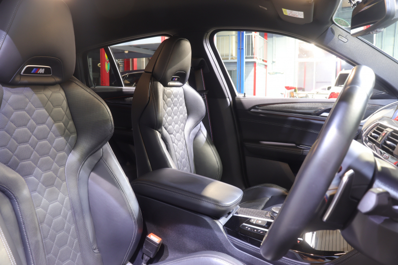 BMW Mシリーズ X4M ｺﾝﾍﾟﾃｨｼｮﾝ　ﾄﾞﾗｲﾋﾞﾝｸﾞｱｼｽﾄﾌﾟﾗｽ ﾌﾞﾗｯｸﾚｻﾞｰﾒﾘﾉ ﾍﾞﾝﾁﾚｰﾀｰ 全席ﾋｰﾀｰ 第6世代IDriveﾅﾋﾞTV 360ｶﾒﾗ Carplay ｶｰﾎﾞﾝｲﾝﾃﾘｱﾄﾘﾑ Mｴｷｿﾞｰｽﾄｼｽﾃﾑ Mｴｱﾛ&21ｲﾝﾁAW　2年保証