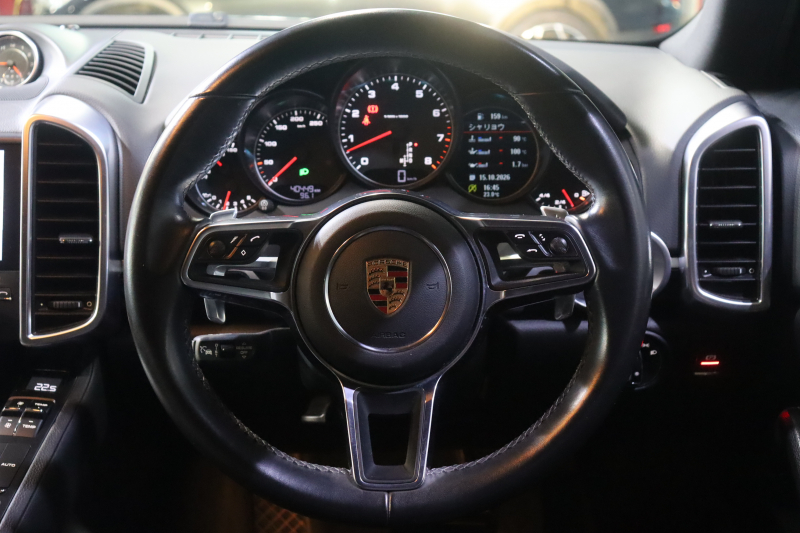 ポルシェ カイエン ﾌﾟﾗﾁﾅｴﾃﾞｨｼｮﾝ ﾍﾞｰｽｸﾞﾚｰﾄﾞ　特別仕様車 ｴﾝﾄﾘｰﾄﾞﾗｲﾌﾞ ｱﾙｶﾝﾀﾗ/ﾌﾞﾗｯｸﾚｻﾞｰｼｰﾄ ﾋｰﾀｰ PCMﾅﾋﾞ BOSEｽﾋﾟｰｶｰ ﾊﾞｯｸｶﾒﾗ PDLS付きｷｾﾉﾝﾍｯﾄﾞﾗｲﾄ 自動ﾘｱｹﾞｰﾄ 専用21ｲﾝﾁAW　2年保証