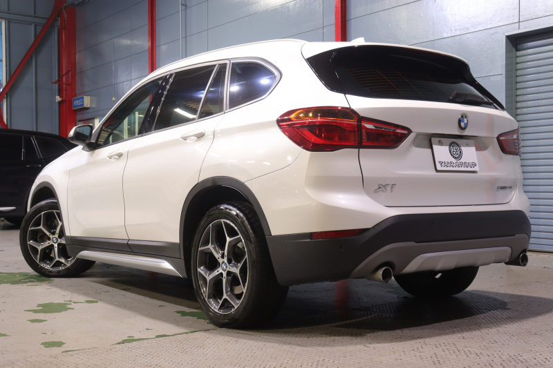 BMW X1 XDrive20i Xﾗｲﾝ ﾊｲﾗｲﾝﾊﾟｯｹｰｼﾞ　ﾓｶﾌﾞﾗｳﾝﾚｻﾞｰ ﾋｰﾀｰ IDriveﾅﾋﾞ ﾊﾞｯｸｶﾒﾗ ﾊﾟｰｷﾝｸﾞｾﾝｻｰ ﾍｯﾄﾞｱｯﾌﾟﾃﾞｨｽﾌﾟﾚｲ ｱﾀﾞﾌﾟﾃｨﾌﾞｸﾙｰｽﾞｺﾝﾄﾛｰﾙ LEDﾍｯﾄﾞﾗｲﾄ 純正18ｲﾝﾁAW(ｽﾀｲﾘﾝｸﾞ569)　2年保証
