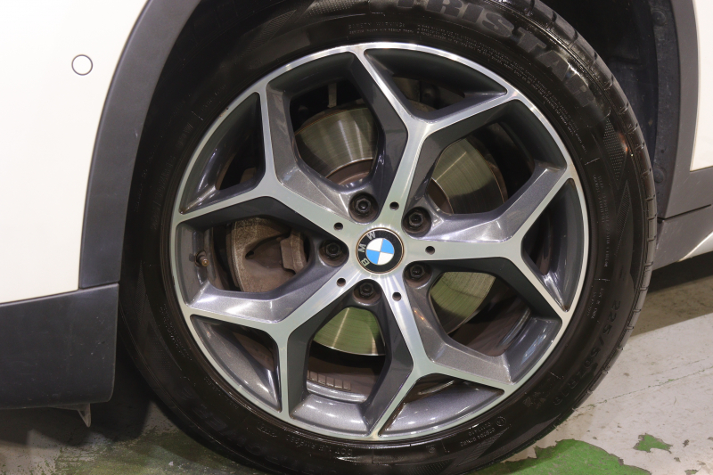 BMW X1 XDrive20i Xﾗｲﾝ ﾊｲﾗｲﾝﾊﾟｯｹｰｼﾞ　ﾓｶﾌﾞﾗｳﾝﾚｻﾞｰ ﾋｰﾀｰ IDriveﾅﾋﾞ ﾊﾞｯｸｶﾒﾗ ﾊﾟｰｷﾝｸﾞｾﾝｻｰ ﾍｯﾄﾞｱｯﾌﾟﾃﾞｨｽﾌﾟﾚｲ ｱﾀﾞﾌﾟﾃｨﾌﾞｸﾙｰｽﾞｺﾝﾄﾛｰﾙ LEDﾍｯﾄﾞﾗｲﾄ 純正18ｲﾝﾁAW(ｽﾀｲﾘﾝｸﾞ569)　2年保証