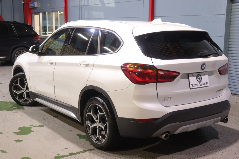 BMW X1 XDrive20i Xﾗｲﾝ ﾊｲﾗｲﾝﾊﾟｯｹｰｼﾞ　ﾓｶﾌﾞﾗｳﾝﾚｻﾞｰ ﾋｰﾀｰ IDriveﾅﾋﾞ ﾊﾞｯｸｶﾒﾗ ﾊﾟｰｷﾝｸﾞｾﾝｻｰ ﾍｯﾄﾞｱｯﾌﾟﾃﾞｨｽﾌﾟﾚｲ ｱﾀﾞﾌﾟﾃｨﾌﾞｸﾙｰｽﾞｺﾝﾄﾛｰﾙ LEDﾍｯﾄﾞﾗｲﾄ 純正18ｲﾝﾁAW(ｽﾀｲﾘﾝｸﾞ569)　2年保証