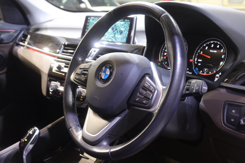 BMW X1 XDrive20i Xﾗｲﾝ ﾊｲﾗｲﾝﾊﾟｯｹｰｼﾞ　ﾓｶﾌﾞﾗｳﾝﾚｻﾞｰ ﾋｰﾀｰ IDriveﾅﾋﾞ ﾊﾞｯｸｶﾒﾗ ﾊﾟｰｷﾝｸﾞｾﾝｻｰ ﾍｯﾄﾞｱｯﾌﾟﾃﾞｨｽﾌﾟﾚｲ ｱﾀﾞﾌﾟﾃｨﾌﾞｸﾙｰｽﾞｺﾝﾄﾛｰﾙ LEDﾍｯﾄﾞﾗｲﾄ 純正18ｲﾝﾁAW(ｽﾀｲﾘﾝｸﾞ569)　2年保証