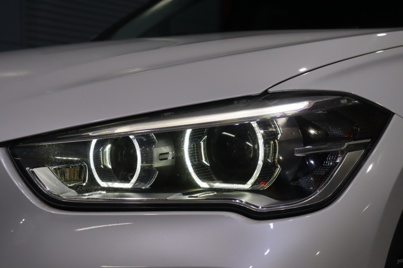 BMW X1 XDrive20i Xﾗｲﾝ ﾊｲﾗｲﾝﾊﾟｯｹｰｼﾞ　ﾓｶﾌﾞﾗｳﾝﾚｻﾞｰ ﾋｰﾀｰ IDriveﾅﾋﾞ ﾊﾞｯｸｶﾒﾗ ﾊﾟｰｷﾝｸﾞｾﾝｻｰ ﾍｯﾄﾞｱｯﾌﾟﾃﾞｨｽﾌﾟﾚｲ ｱﾀﾞﾌﾟﾃｨﾌﾞｸﾙｰｽﾞｺﾝﾄﾛｰﾙ LEDﾍｯﾄﾞﾗｲﾄ 純正18ｲﾝﾁAW(ｽﾀｲﾘﾝｸﾞ569)　2年保証