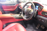 マセラティ レヴァンテ S　赤革 全席ｼｰﾄﾋｰﾀｰ ﾍﾞﾝﾁﾚｰﾀｰ ﾊﾟﾉﾗﾏｻﾝﾙｰﾌ 8.4ｲﾝﾁﾀｯﾁｺﾝﾄﾛｰﾙﾅﾋﾞ CarPlay ﾌﾙｾｸﾞTV ﾌﾟｯｼｭｽﾀｰﾄ ｱｸﾃｨﾌﾞｸﾙｺﾝ ﾚｰﾝｷｰﾌﾟ ﾌﾞﾗｲﾝﾄﾞｽﾎﾟｯﾄ ﾄﾗﾌｨｯｸｻｲﾝｱｼｽﾄ 360ｶﾒﾗ 自動ﾘｱｹﾞｰﾄ 21ｲﾝﾁｱﾝﾃｰｵｱﾙﾐ　2年保証