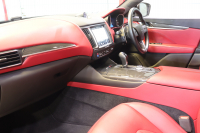 マセラティ レヴァンテ S　赤革 全席ｼｰﾄﾋｰﾀｰ ﾍﾞﾝﾁﾚｰﾀｰ ﾊﾟﾉﾗﾏｻﾝﾙｰﾌ 8.4ｲﾝﾁﾀｯﾁｺﾝﾄﾛｰﾙﾅﾋﾞ CarPlay ﾌﾙｾｸﾞTV ﾌﾟｯｼｭｽﾀｰﾄ ｱｸﾃｨﾌﾞｸﾙｺﾝ ﾚｰﾝｷｰﾌﾟ ﾌﾞﾗｲﾝﾄﾞｽﾎﾟｯﾄ ﾄﾗﾌｨｯｸｻｲﾝｱｼｽﾄ 360ｶﾒﾗ 自動ﾘｱｹﾞｰﾄ 21ｲﾝﾁｱﾝﾃｰｵｱﾙﾐ　2年保証