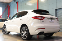 マセラティ レヴァンテ S　赤革 全席ｼｰﾄﾋｰﾀｰ ﾍﾞﾝﾁﾚｰﾀｰ ﾊﾟﾉﾗﾏｻﾝﾙｰﾌ 8.4ｲﾝﾁﾀｯﾁｺﾝﾄﾛｰﾙﾅﾋﾞ CarPlay ﾌﾙｾｸﾞTV ﾌﾟｯｼｭｽﾀｰﾄ ｱｸﾃｨﾌﾞｸﾙｺﾝ ﾚｰﾝｷｰﾌﾟ ﾌﾞﾗｲﾝﾄﾞｽﾎﾟｯﾄ ﾄﾗﾌｨｯｸｻｲﾝｱｼｽﾄ 360ｶﾒﾗ 自動ﾘｱｹﾞｰﾄ 21ｲﾝﾁｱﾝﾃｰｵｱﾙﾐ　2年保証