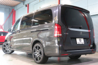 メルセデスベンツ Vクラス V260 ｱﾊﾞﾝｷﾞｬﾙﾄﾞ ﾛﾝｸﾞ AMGﾗｲﾝ ｴｸｽｸﾙｰｼﾌﾞｼｰﾄPKG ﾚｰﾀﾞｰSP　105台限定 黒革 ﾊﾟﾉﾗﾏｻﾝﾙｰﾌ 8.4ｲﾝﾁﾜｲﾄﾞﾅﾋﾞ Burmesterｻｳﾝﾄﾞ Carrozeriaﾘｱﾓﾆﾀｰ 2列目ｴｸｽｸﾙｰｼﾌﾞｼｰﾄ ｼｰﾄﾋｰﾀｰ ﾍﾞﾝﾁﾚｰﾀｰ ﾏｯｻｰｼﾞ 冷蔵庫付ｾﾝﾀｰｺﾝｿｰﾙ　2年保証