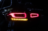 メルセデスベンツ GLB GLB200d AMGﾚｻﾞｰｴｸｽｸﾙｰｼﾌﾞ&ｱﾄﾞﾊﾞﾝｽﾄﾞ&ﾅﾋﾞｹﾞｰｼｮﾝP ﾚｰﾀﾞｰSP　ﾂｰﾄﾝﾚｻﾞｰ(灰/黒) ﾊﾟﾉﾗﾏｻﾝﾙｰﾌ 10.25ｲﾝﾁﾜｲﾄﾞﾅﾋﾞ&ｺｸﾋﾟｯﾄﾃﾞｨｽﾌﾟﾚｲ ｱﾄﾞﾊﾞﾝｽﾄﾞｻｳﾝﾄﾞ ﾏﾙﾁﾋﾞｰﾑLED 360ｶﾒﾗ ﾏﾙﾁｶﾗｰｱﾝﾋﾞｴﾝﾄ(64色) AMGｴｱﾛ　2年保証