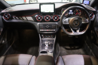 AMG GLA GLA45 4MATIC ﾚｰﾀﾞｰSP　後期ﾓﾃﾞﾙ 本革ｼｰﾄ(ﾌﾞﾗｯｸ) ﾊﾟﾉﾗﾏｻﾝﾙｰﾌ 8ｲﾝﾁﾜｲﾄﾞﾅﾋﾞ CarPlay LEDﾍｯﾄﾞﾗｲﾄ ｱｸﾃｨﾌﾞｸﾙｺﾝ 自動ﾘｱｹﾞｰﾄ AMGﾃﾞｻﾞｲﾝｲﾝﾃﾘｱﾄﾘﾑ 専用ｴｸｽﾃﾘｱ&19ｲﾝﾁｱﾙﾐ　2年保証