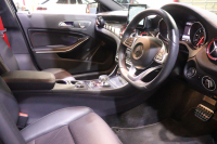 AMG GLA GLA45 4MATIC ﾚｰﾀﾞｰSP　後期ﾓﾃﾞﾙ 本革ｼｰﾄ(ﾌﾞﾗｯｸ) ﾊﾟﾉﾗﾏｻﾝﾙｰﾌ 8ｲﾝﾁﾜｲﾄﾞﾅﾋﾞ CarPlay LEDﾍｯﾄﾞﾗｲﾄ ｱｸﾃｨﾌﾞｸﾙｺﾝ 自動ﾘｱｹﾞｰﾄ AMGﾃﾞｻﾞｲﾝｲﾝﾃﾘｱﾄﾘﾑ 専用ｴｸｽﾃﾘｱ&19ｲﾝﾁｱﾙﾐ　2年保証