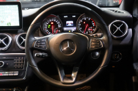 メルセデスベンツ GLA GLA180 ﾚｰﾀﾞｰSP　後期ﾓﾃﾞﾙ ﾌﾞﾗｯｸﾚｻﾞｰﾂｲﾝｼｰﾄ 8ｲﾝﾁﾜｲﾄﾞﾅﾋﾞ CarPlay LEDﾍｯﾄﾞﾗｲﾄ ｱｸﾃｨﾌﾞｸﾙｺﾝ ﾚｰﾝｷｰﾌﾟ ﾌﾞﾗｲﾝﾄﾞｽﾎﾟｯﾄ ｼｰﾄﾋｰﾀｰ ﾊﾞｯｸｶﾒﾗ 自動ﾘｱｹﾞｰﾄ 純正17ｲﾝﾁｱﾙﾐ　2年保証