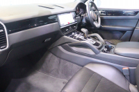 ポルシェ カイエン MY19 本革ｼｰﾄ(ﾌﾞﾗｯｸ) ﾒﾓﾘｰ機能付き電動ｼｰﾄ ｼｰﾄﾋｰﾀｰ ﾊﾟﾉﾗﾏｻﾝﾙｰﾌ PCMﾅﾋﾞ CarPlay LEDﾍｯﾄﾞﾗｲﾄ ｱｸﾃｨﾌﾞｸﾙｺﾝ ﾚｰﾝﾁｪﾝｼﾞ&ﾚｰﾝｷｰﾌﾟｱｼｽﾄ 21ｲﾝﾁｶｲｴﾝｴｸｽｸﾙｰｼﾌﾞﾃﾞｻﾞｲﾝｱﾙﾐ　2年保証