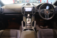 ポルシェ カイエン ﾌﾟﾗﾁﾅｴﾃﾞｨｼｮﾝ　特別仕様車 後期ﾓﾃﾞﾙ PASM ｱﾙｶﾝﾀｰﾗｺﾝﾋﾞｼｰﾄ(ｱｹﾞｰﾄｸﾞﾚｰ) ｻﾝﾙｰﾌ PCMﾅﾋﾞ BOSEｻｳﾝﾄﾞ CarPlay ｱｸﾃｨﾌﾞｸﾙｺﾝ ｴﾝﾄﾘｰﾄﾞﾗｲﾌﾞ PDLS付ｷｾﾉﾝﾍｯﾄﾞﾗｲﾄ ｽﾎﾟｰﾂﾃｰﾙﾊﾟｲﾌﾟ 21ｲﾝﾁｶｲｴﾝｸﾗｯｼｯｸｱﾙﾐ　2年保証