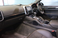 ポルシェ カイエン ﾌﾟﾗﾁﾅｴﾃﾞｨｼｮﾝ　特別仕様車 後期ﾓﾃﾞﾙ PASM ｱﾙｶﾝﾀｰﾗｺﾝﾋﾞｼｰﾄ(ｱｹﾞｰﾄｸﾞﾚｰ) ｻﾝﾙｰﾌ PCMﾅﾋﾞ BOSEｻｳﾝﾄﾞ CarPlay ｱｸﾃｨﾌﾞｸﾙｺﾝ ｴﾝﾄﾘｰﾄﾞﾗｲﾌﾞ PDLS付ｷｾﾉﾝﾍｯﾄﾞﾗｲﾄ ｽﾎﾟｰﾂﾃｰﾙﾊﾟｲﾌﾟ 21ｲﾝﾁｶｲｴﾝｸﾗｯｼｯｸｱﾙﾐ　2年保証