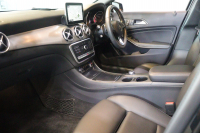 メルセデスベンツ GLA GLA220 4MATIC ﾌﾟﾚﾐｱﾑP ﾚｰﾀﾞｰSP　後期ﾓﾃﾞﾙ 黒革 ﾊﾟﾉﾗﾏｻﾝﾙｰﾌ 8ｲﾝﾁﾜｲﾄﾞﾅﾋﾞ CarPlay harman/kardonｻｳﾝﾄﾞ LEDﾍｯﾄﾞﾗｲﾄ ｱｸﾃｨﾌﾞｸﾙｺﾝ 自動ﾘｱｹﾞｰﾄ 18ｲﾝﾁｱﾙﾐ　2年保証