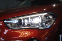 BMW X1 xDrive 18d ｱｰﾊﾞﾆｽﾀ　特別限定車 1ｵﾅ 専用ｶﾗｰ Aｱｸﾃｨﾌﾞ･ｾｰﾌﾃｨ ACC 茶革 純正ﾅﾋﾞ Bｶﾒﾗ ﾍｯﾄﾞｱｯﾌﾟD 19ｲﾝﾁAW(ｽﾀｲﾘﾝｸﾞ551) ｱﾝﾋﾞｴﾝﾄﾗｲﾄ LEDﾗｲﾄ 自動ﾘｱｹﾞｰﾄ　2年保証付