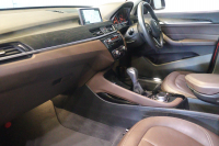 BMW X1 xDrive 18d ｱｰﾊﾞﾆｽﾀ　特別限定車 1ｵﾅ 専用ｶﾗｰ Aｱｸﾃｨﾌﾞ･ｾｰﾌﾃｨ ACC 茶革 純正ﾅﾋﾞ Bｶﾒﾗ ﾍｯﾄﾞｱｯﾌﾟD 19ｲﾝﾁAW(ｽﾀｲﾘﾝｸﾞ551) ｱﾝﾋﾞｴﾝﾄﾗｲﾄ LEDﾗｲﾄ 自動ﾘｱｹﾞｰﾄ　2年保証付