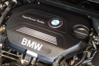 BMW X1 xDrive 18d ｱｰﾊﾞﾆｽﾀ　特別限定車 1ｵﾅ 専用ｶﾗｰ Aｱｸﾃｨﾌﾞ･ｾｰﾌﾃｨ ACC 茶革 純正ﾅﾋﾞ Bｶﾒﾗ ﾍｯﾄﾞｱｯﾌﾟD 19ｲﾝﾁAW(ｽﾀｲﾘﾝｸﾞ551) ｱﾝﾋﾞｴﾝﾄﾗｲﾄ LEDﾗｲﾄ 自動ﾘｱｹﾞｰﾄ　2年保証付