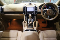 ポルシェ カイエン ﾌﾟﾗﾁﾅｴﾃﾞｨｼｮﾝ　特別仕様車 後期ﾓﾃﾞﾙ MY17 ｱﾙｶﾝﾀｰﾗｺﾝﾋﾞｼｰﾄ(ﾙｸｿｰﾙﾍﾞｰｼﾞｭ) PCMﾅﾋﾞ BOSEｻｳﾝﾄﾞ CarPlay PDLS付ｷｾﾉﾝﾍｯﾄﾞﾗｲﾄ ﾎﾞﾃﾞｨ同色ｴｸｽﾃﾘｱ 19ｲﾝﾁｶｲｴﾝﾀｰﾎﾞｱﾙﾐ 有償色　2年保証