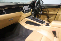 ポルシェ マカン ﾂｰﾄｰﾝﾚｻﾞｰｲﾝﾃﾘｱ(ﾍﾞｰｼﾞｭ/ﾌﾞﾗｯｸ) ﾍﾞｰｼﾞｭﾚｻﾞｰｼｰﾄ ｼｰﾄﾋｰﾀｰ PCMﾅﾋﾞ Bluetooth ﾊﾞｯｸ/ｻｲﾄﾞｶﾒﾗ 8way電動ｼｰﾄ ﾚｰﾝﾃﾞｨﾊﾟｰﾁｬｳｫｰﾆﾝｸﾞ ｷｾﾉﾝﾍｯﾄﾞﾗｲﾄ 19ｲﾝﾁﾏｶﾝﾀｰﾎﾞAW　2年保証