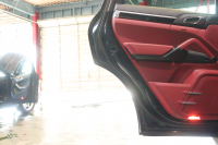 ポルシェ カイエン ｽﾎﾟｰﾂｸﾛﾉP　MY16 後期 ﾂｰﾄﾝﾚｻﾞｰｲﾝﾃﾘｱ(ﾚｯﾄﾞ/ﾌﾞﾗｯｸ) 純正ﾅﾋﾞ ｴﾝﾄﾘｰﾄﾞﾗｲﾌﾞ ﾒﾓﾘｰ付き14way電動ｼｰﾄ ｼｰﾄﾋｰﾀｰ ｽﾎﾟｰﾂﾃｰﾙﾊﾟｲﾌﾟ SPORT PLUSﾓｰﾄﾞ 18ｲﾝﾁｶｲｴﾝAW　2年保証