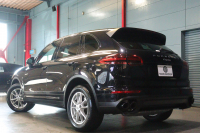 ポルシェ カイエン ｽﾎﾟｰﾂｸﾛﾉP　MY16 後期 ﾂｰﾄﾝﾚｻﾞｰｲﾝﾃﾘｱ(ﾚｯﾄﾞ/ﾌﾞﾗｯｸ) 純正ﾅﾋﾞ ｴﾝﾄﾘｰﾄﾞﾗｲﾌﾞ ﾒﾓﾘｰ付き14way電動ｼｰﾄ ｼｰﾄﾋｰﾀｰ ｽﾎﾟｰﾂﾃｰﾙﾊﾟｲﾌﾟ SPORT PLUSﾓｰﾄﾞ 18ｲﾝﾁｶｲｴﾝAW　2年保証