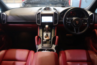 ポルシェ カイエン ｽﾎﾟｰﾂｸﾛﾉP　MY16 後期 ﾂｰﾄﾝﾚｻﾞｰｲﾝﾃﾘｱ(ﾚｯﾄﾞ/ﾌﾞﾗｯｸ) 純正ﾅﾋﾞ ｴﾝﾄﾘｰﾄﾞﾗｲﾌﾞ ﾒﾓﾘｰ付き14way電動ｼｰﾄ ｼｰﾄﾋｰﾀｰ ｽﾎﾟｰﾂﾃｰﾙﾊﾟｲﾌﾟ SPORT PLUSﾓｰﾄﾞ 18ｲﾝﾁｶｲｴﾝAW　2年保証