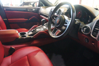 ポルシェ カイエン ｽﾎﾟｰﾂｸﾛﾉP　MY16 後期 ﾂｰﾄﾝﾚｻﾞｰｲﾝﾃﾘｱ(ﾚｯﾄﾞ/ﾌﾞﾗｯｸ) 純正ﾅﾋﾞ ｴﾝﾄﾘｰﾄﾞﾗｲﾌﾞ ﾒﾓﾘｰ付き14way電動ｼｰﾄ ｼｰﾄﾋｰﾀｰ ｽﾎﾟｰﾂﾃｰﾙﾊﾟｲﾌﾟ SPORT PLUSﾓｰﾄﾞ 18ｲﾝﾁｶｲｴﾝAW　2年保証