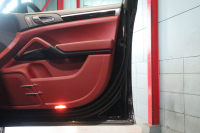 ポルシェ カイエン ｽﾎﾟｰﾂｸﾛﾉP　MY16 後期 ﾂｰﾄﾝﾚｻﾞｰｲﾝﾃﾘｱ(ﾚｯﾄﾞ/ﾌﾞﾗｯｸ) 純正ﾅﾋﾞ ｴﾝﾄﾘｰﾄﾞﾗｲﾌﾞ ﾒﾓﾘｰ付き14way電動ｼｰﾄ ｼｰﾄﾋｰﾀｰ ｽﾎﾟｰﾂﾃｰﾙﾊﾟｲﾌﾟ SPORT PLUSﾓｰﾄﾞ 18ｲﾝﾁｶｲｴﾝAW　2年保証