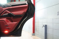 ポルシェ カイエン ｽﾎﾟｰﾂｸﾛﾉP　MY16 後期 ﾂｰﾄﾝﾚｻﾞｰｲﾝﾃﾘｱ(ﾚｯﾄﾞ/ﾌﾞﾗｯｸ) 純正ﾅﾋﾞ ｴﾝﾄﾘｰﾄﾞﾗｲﾌﾞ ﾒﾓﾘｰ付き14way電動ｼｰﾄ ｼｰﾄﾋｰﾀｰ ｽﾎﾟｰﾂﾃｰﾙﾊﾟｲﾌﾟ SPORT PLUSﾓｰﾄﾞ 18ｲﾝﾁｶｲｴﾝAW　2年保証