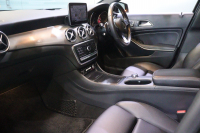 メルセデスベンツ GLA GLA220 4MATIC ﾌﾟﾚﾐｱﾑP ﾚｰﾀﾞｰSP　1ｵｰﾅｰ 後期ﾓﾃﾞﾙ 黒革 ﾊﾟﾉﾗﾏｻﾝﾙｰﾌ 8ｲﾝﾁﾜｲﾄﾞﾅﾋﾞ CarPlay harman/kardonｻｳﾝﾄﾞ LEDﾍｯﾄﾞﾗｲﾄ ｱｸﾃｨﾌﾞｸﾙｺﾝ 自動ﾘｱｹﾞｰﾄ 18ｲﾝﾁｱﾙﾐ　2年保証