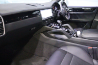 ポルシェ カイエン 本革ｼｰﾄ(ﾌﾞﾗｯｸ) ﾒﾓﾘｰ機能付き電動ｼｰﾄ ｼｰﾄﾋｰﾀｰ PCMﾅﾋﾞ CarPlay PDLS付LEDﾍｯﾄﾞﾗｲﾄ ｱｸﾃｨﾌﾞｸﾙｺﾝ ﾚｰﾝﾁｪﾝｼﾞ&ﾚｰﾝｷｰﾌﾟｱｼｽﾄ 19ｲﾝﾁｶｲｴﾝSﾃﾞｻﾞｲﾝAW　2年保証