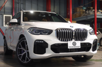 BMW X5 xDrive 35d Mｽﾎﾟｰﾂ ﾄﾞﾗｲﾋﾞﾝｸﾞﾀﾞｲﾅﾐｸｽP　ﾄﾞﾗｲﾋﾞﾝｸﾞｱｼｽﾄﾌﾟﾛ ｱﾀﾞﾌﾟﾃｨﾌﾞｴｱｻｽ ｲﾝﾃｸﾞﾚｲﾃｯﾄﾞｱｸﾃｨﾌﾞｽﾃｱ ｺﾆｬｯｸﾚｻﾞｰ ﾊﾟﾉﾗﾏｻﾝﾙｰﾌ 第7世代iDriveﾅﾋﾞ CarPlay ﾍｯﾄﾞｱｯﾌﾟD OP21ｲﾝﾁAW　2年保証