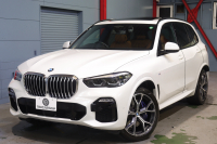 BMW X5 xDrive 35d Mｽﾎﾟｰﾂ ﾄﾞﾗｲﾋﾞﾝｸﾞﾀﾞｲﾅﾐｸｽP　ﾄﾞﾗｲﾋﾞﾝｸﾞｱｼｽﾄﾌﾟﾛ ｱﾀﾞﾌﾟﾃｨﾌﾞｴｱｻｽ ｲﾝﾃｸﾞﾚｲﾃｯﾄﾞｱｸﾃｨﾌﾞｽﾃｱ ｺﾆｬｯｸﾚｻﾞｰ ﾊﾟﾉﾗﾏｻﾝﾙｰﾌ 第7世代iDriveﾅﾋﾞ CarPlay ﾍｯﾄﾞｱｯﾌﾟD OP21ｲﾝﾁAW　2年保証