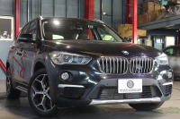 BMW X1 xDrive 18d Xﾗｲﾝ ﾊｲﾗｲﾝ&ｺﾝﾌｫｰﾄP ｱﾄﾞﾊﾞﾝｽﾄﾞｱｸﾃｨﾌﾞSP　中期 ﾀﾞｺﾀﾚｻﾞｰ(ﾓｶ) 第6世代iDriveﾅﾋ ｱｸﾃｨﾌﾞｸﾙｺﾝ ﾍｯﾄﾞｱｯﾌﾟﾃﾞｨｽﾌﾟﾚｲ ｽﾗｲﾃﾞｨﾝｸﾞﾘﾔｼｰﾄ LEDﾍｯﾄﾞﾗｲﾄ 専用ｴｸｽﾃﾘｱ&OP19ｲﾝﾁｱﾙﾐ　2年保証